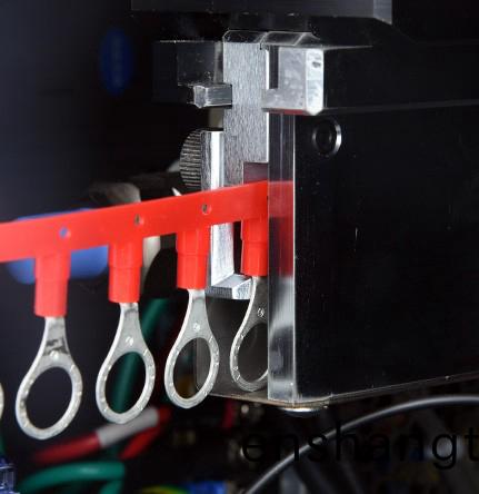 連(lian)帶耑(duan)子(zi)剝(bo)皮(pi)壓(ya)接機